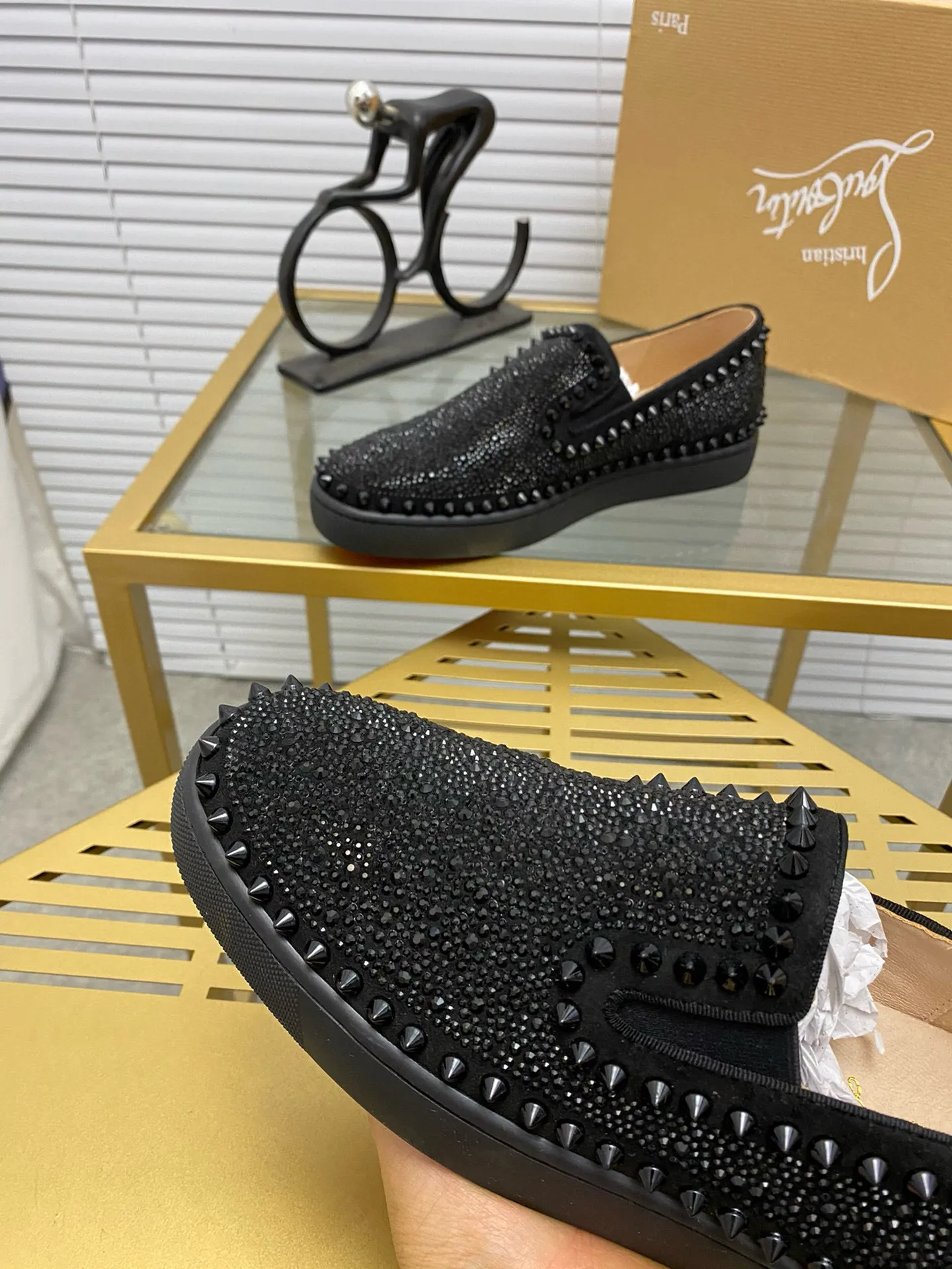 Men's shoes 💰: 480💰christian louboutin (CL red sole shoes) counter nail series, high-top casual sneakers for couples 📢 📢 📢 Exclusive hot style release🎈🎈💪movable latex feet👻finished outsole line [proud]😝Female 35-40#Male 38#-46, global supply😝 [Top version]: Original imported cowhide upper, top original leather lining, original molded TPU outsole, original 1:1 detail processing, original shoe last.